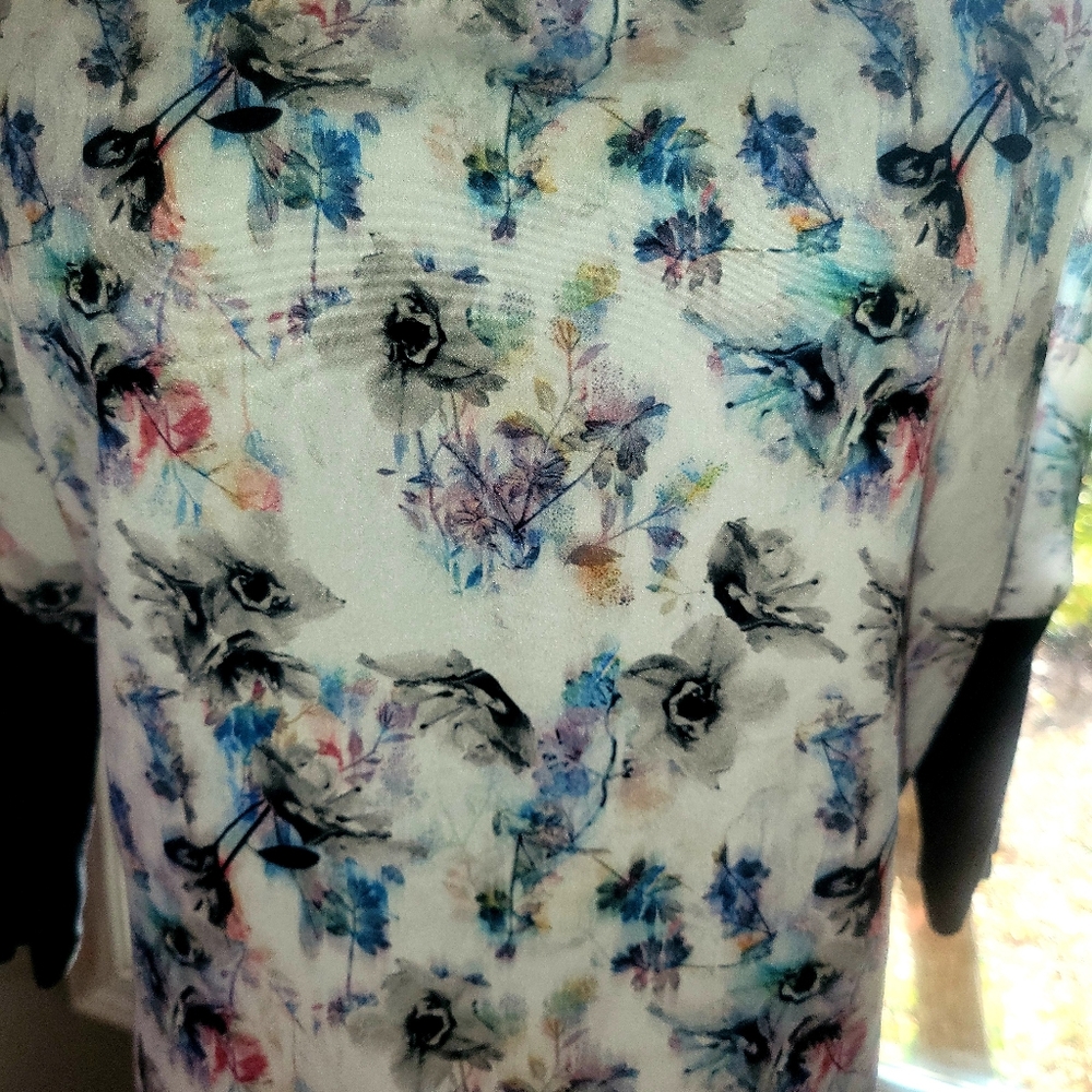 Blouse - Picture 2 of 3